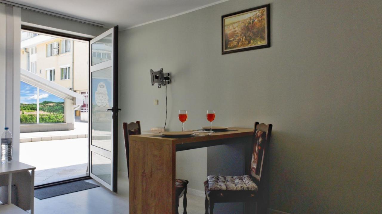 Cozy Studio Near The Park With Huge Verandah. 벨리코 터르노보 외부 사진